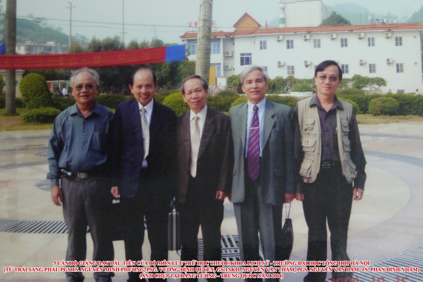 Thế hệ đầu tiên