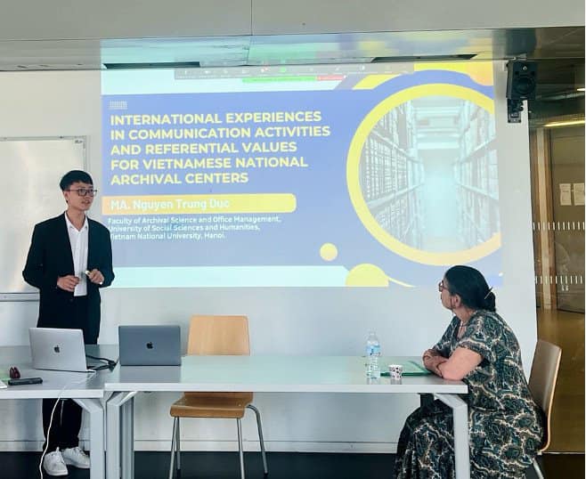 NCS Nguyễn Trung Đức – Giảng viên Khoa Lưu trữ học và Quản trị văn phòng trình bày báo cáo tại phiên tiểu ban của Hội thảo