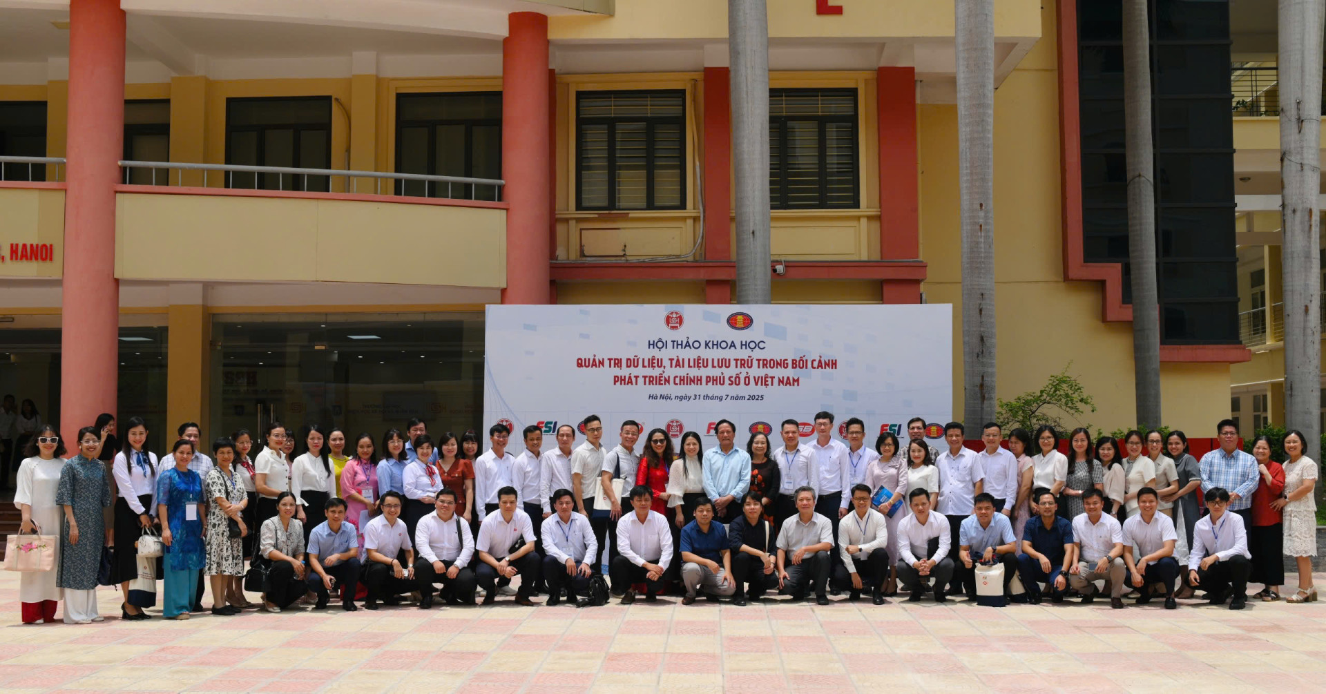 HỘI THẢO KHOA HỌC VỀ QUẢN TRỊ DỮ LIỆU, TÀI LIỆU LƯU TRỮ TRONG BỐI CẢNH PHÁT TRIỂN CHÍNH PHỦ SỐ