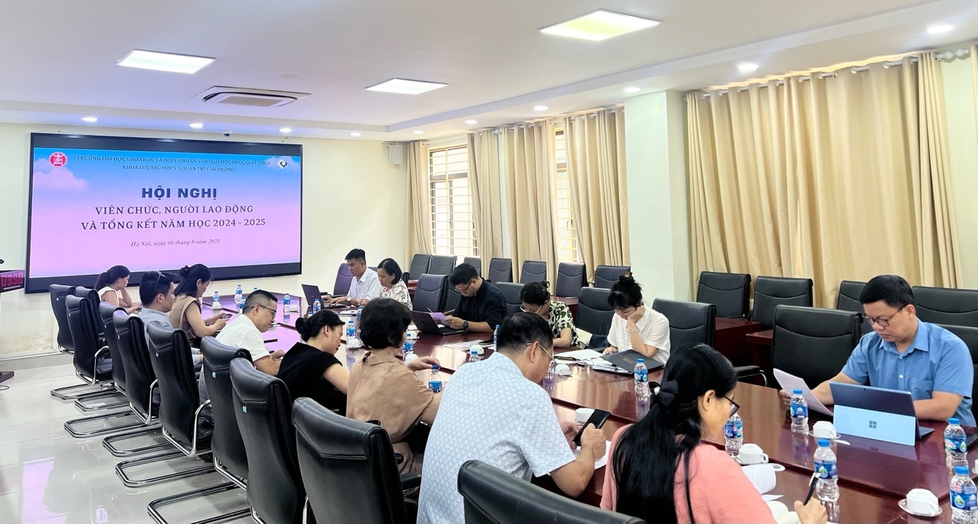 Toàn cảnh Hội nghị viên chức và tổng kết năm học 2024 – 2025 Khoa Lưu trữ học và Quản trị văn phòng