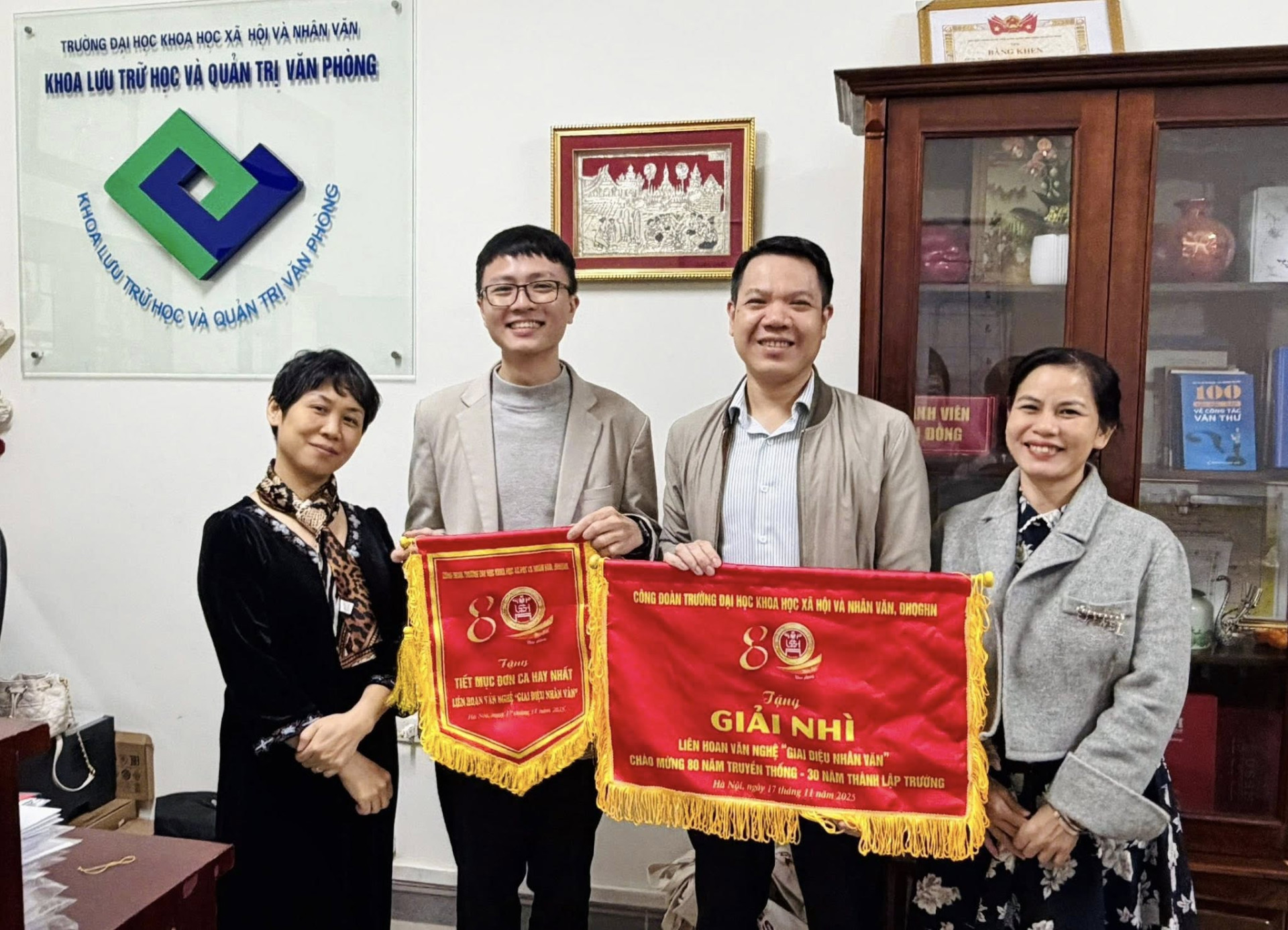 KHOA LƯU TRỮ HỌC VÀ QUẢN TRỊ VĂN PHÒNG GIÀNH 01 GIẢI NHẤT VÀ 01 GIẢI NHÌ TẠI LIÊN HOAN “GIAI ĐIỆU NHÂN VĂN” 2025