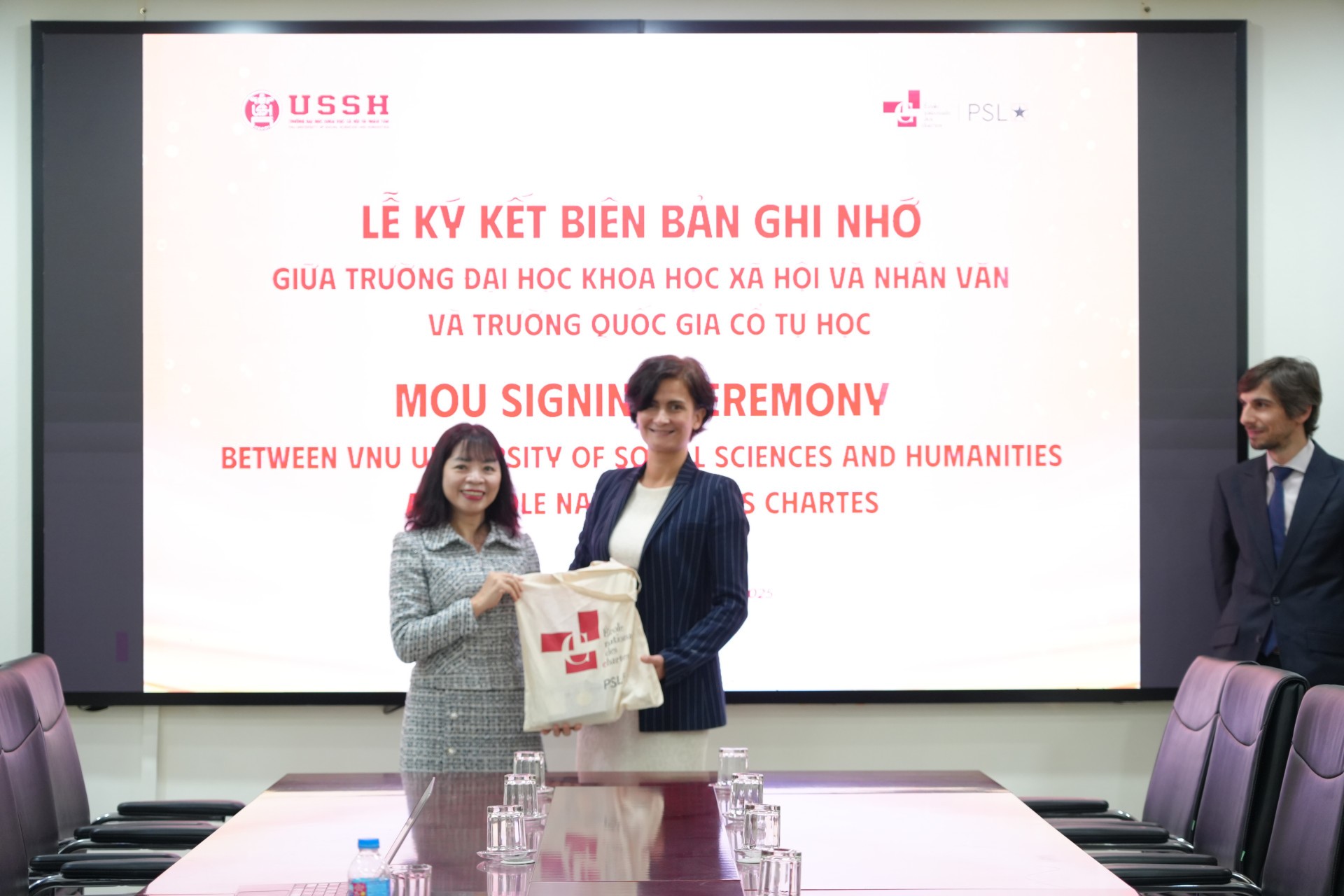 z7273736093115 0e284a35f913abcf4ccf6b54d767a518