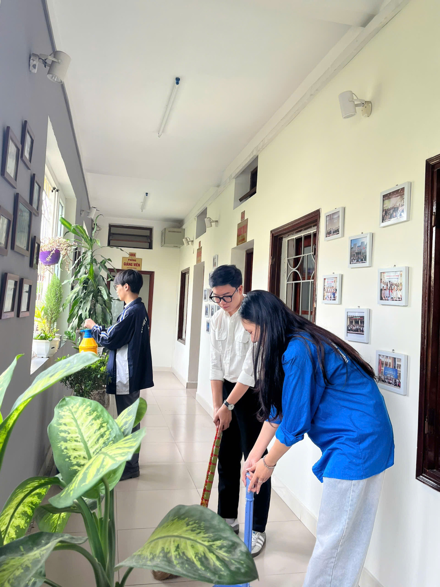 🌿 HƯỞNG ỨNG NGÀY CHỦ NHẬT XANH 25/5 – TUỔI TRẺ KHOA LƯU TRỮ HỌC VÀ QUẢN TRỊ VĂN PHÒNG CHUNG TAY VÌ MÔI TRƯỜNG XANH – SẠCH – ĐẸP 🌿